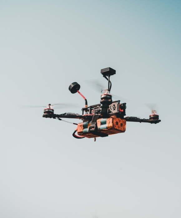 Prises de vue dynamiques par drone FPV à Lyon et en Auvergne-Rhône-Alpes